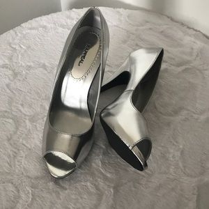 🌟3 for $20🌟Silver heels